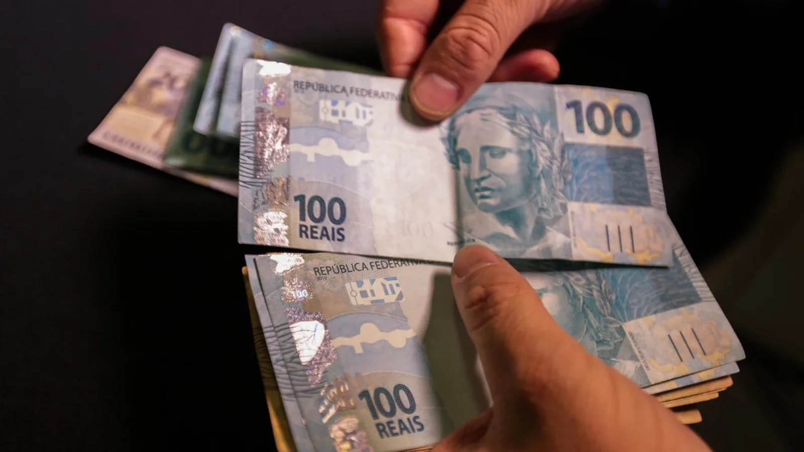 Endividamento das famílias brasileiras bate novo recorde em julho, diz CNC