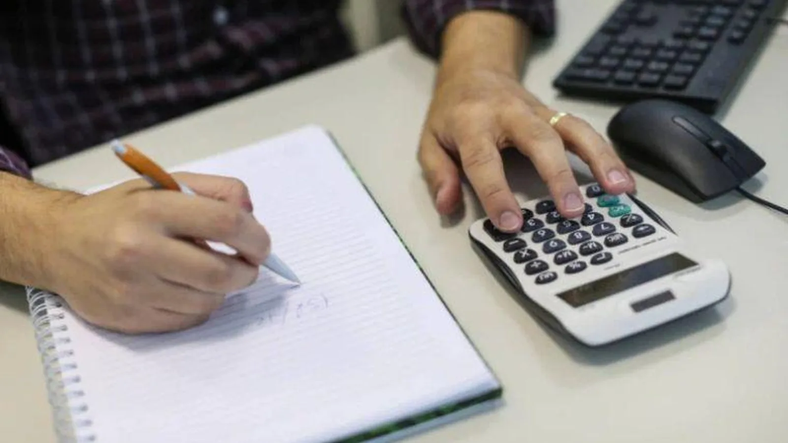 Endividamento atinge 82% das famílias brasileiras e alcança maior patamar pelo sexto mês seguido