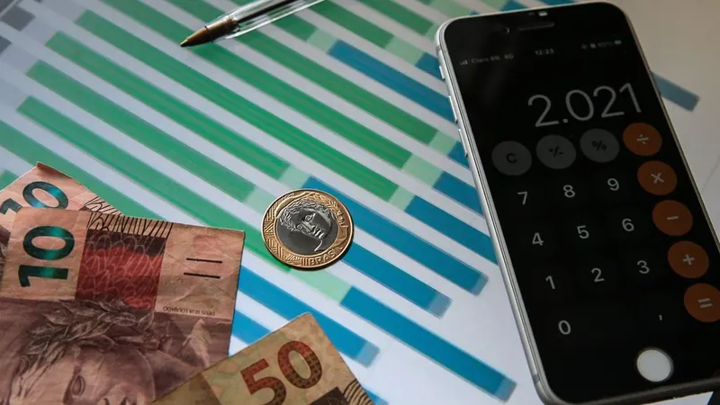 Endividamento atinge 82% das famílias brasileiras | RADIO ALVORADA