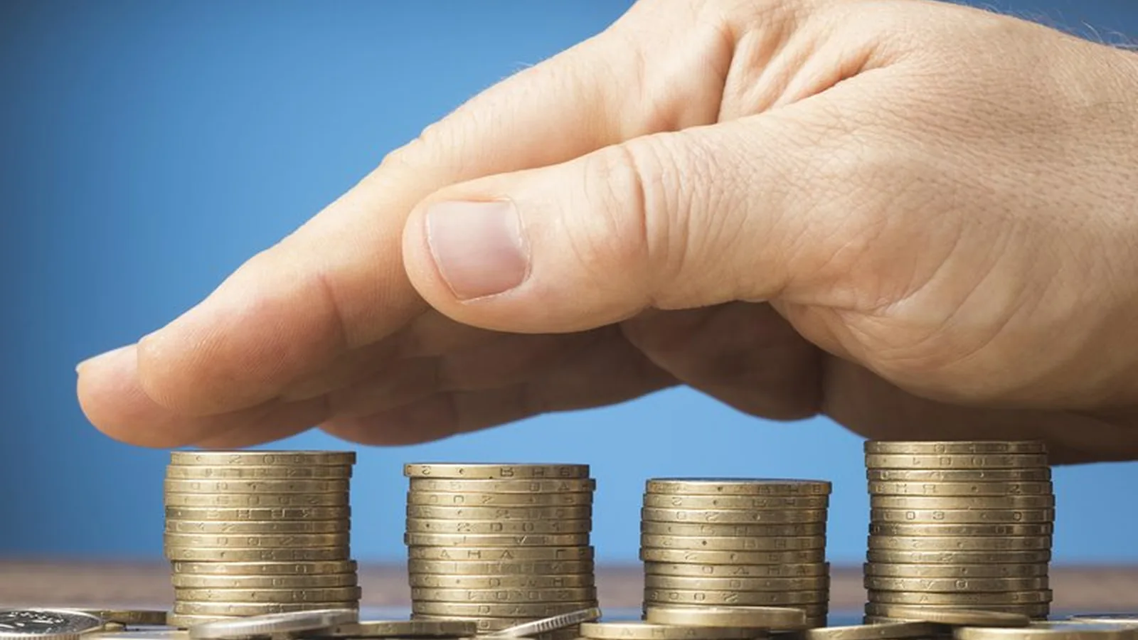 Economia e Negócios: Endividamento das famílias atinge recorde