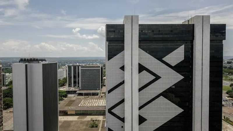 Banco do Brasil (BBAS3) lucra R$ 7,3 bilhões no 1° semestre, queda de 34%