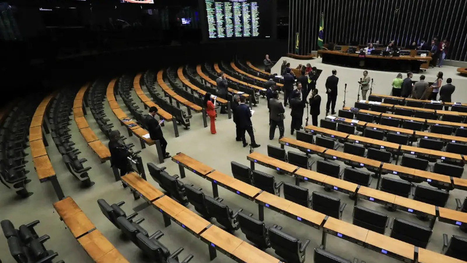 Locação consignada: Câmara aprova projeto que permite descontar aluguel diretamente do salário