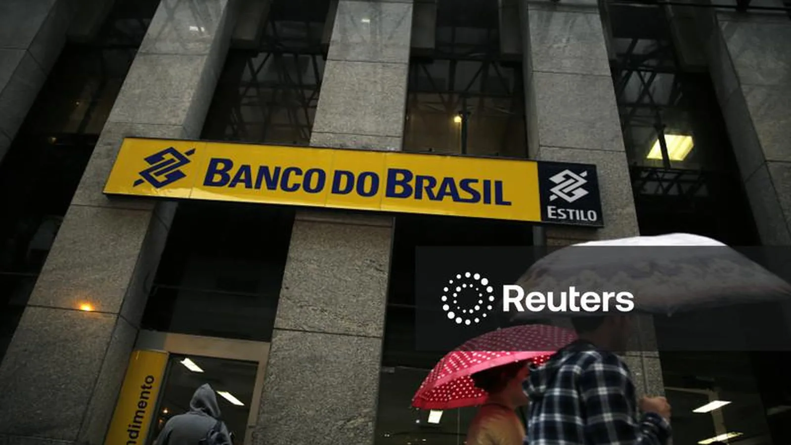 Foco em garantias e cautela com baixa renda: grandes bancos brasileiros redobram estratégia defensiva