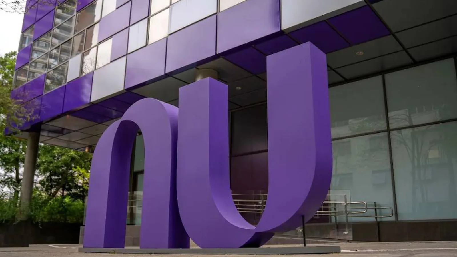 Nubank dribla calotes, dá mais empréstimos e ações sobem mais de 9%
