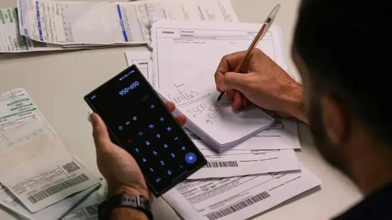 Quase metade dos adultos do Acre está inadimplente, aponta Serasa; estado ocupa 17º lugar no país