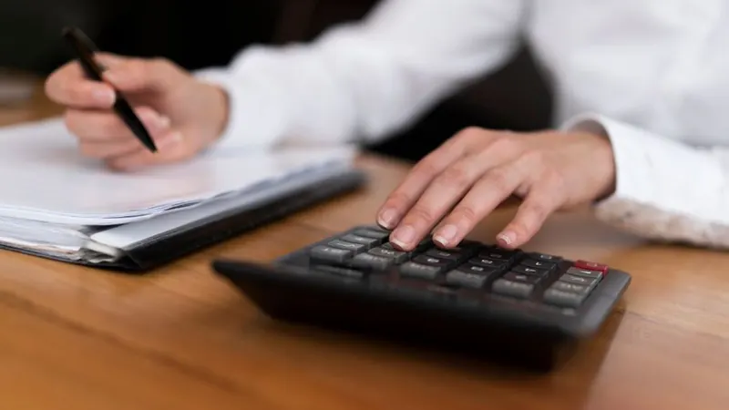 Endividamento das famílias no Brasil bate recorde e chega a 82% em julho