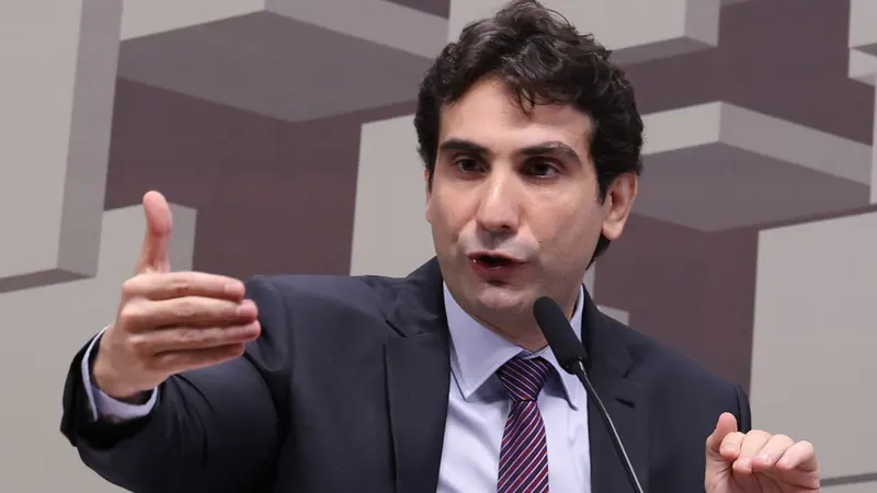 Galípolo: BC teve que avançar mais em temas como limites de crescimento de bancos