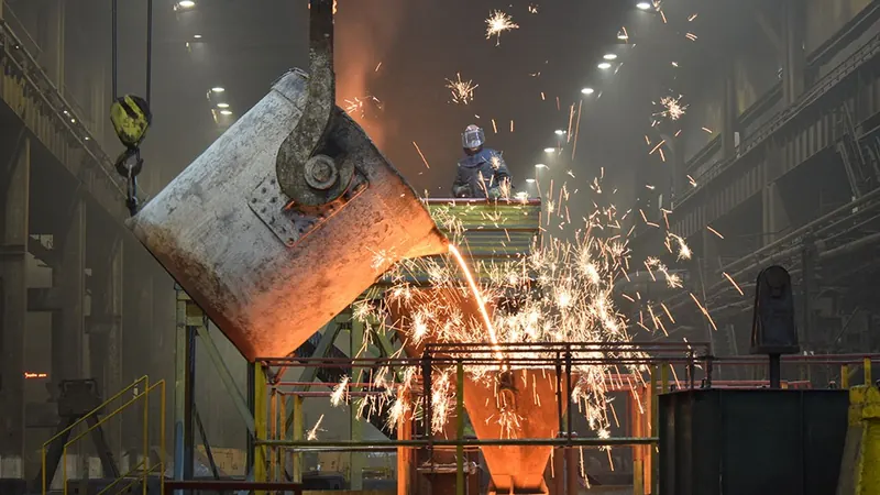Produção industrial mineira cai 1,7% em maio, mas mercado de trabalho sustenta acumulado positivo