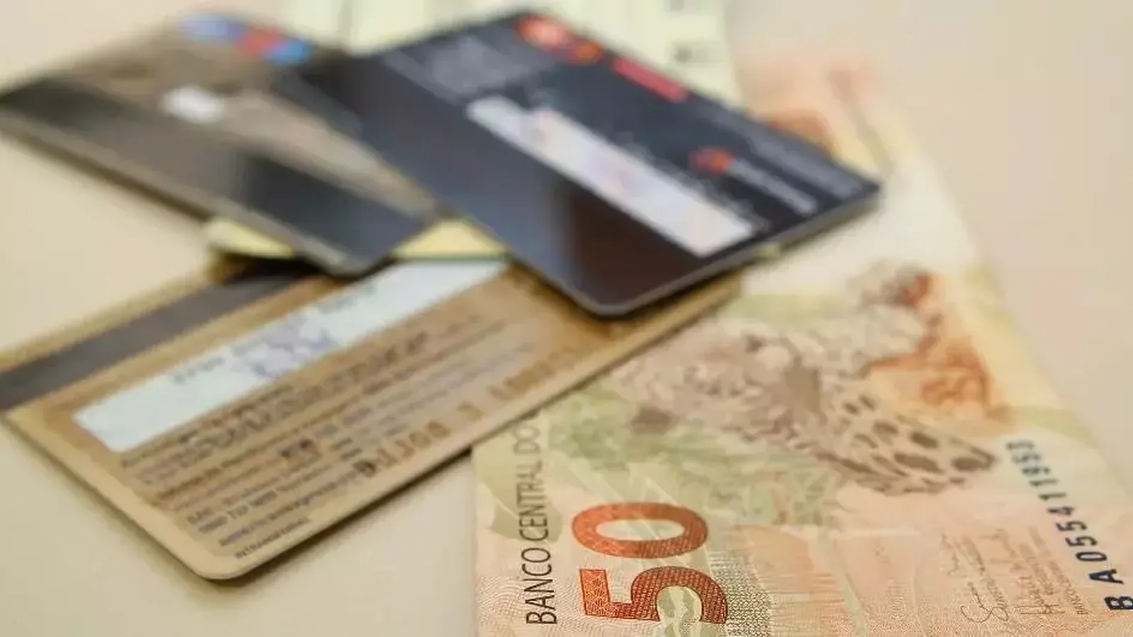 Inadimplência cai, mas endividamento segue alto no ES