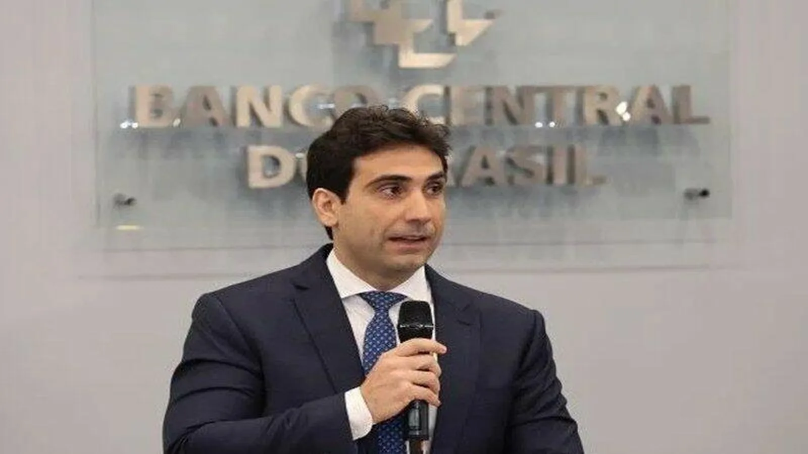 Banco Central alerta para alta da dívida e da inadimplência
