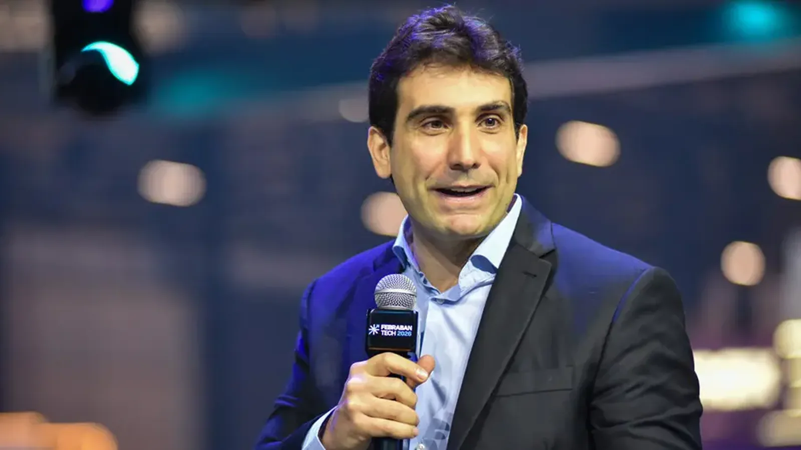 Crescimento do crédito ajuda a explicar alta do endividamento das famílias, diz Galípolo