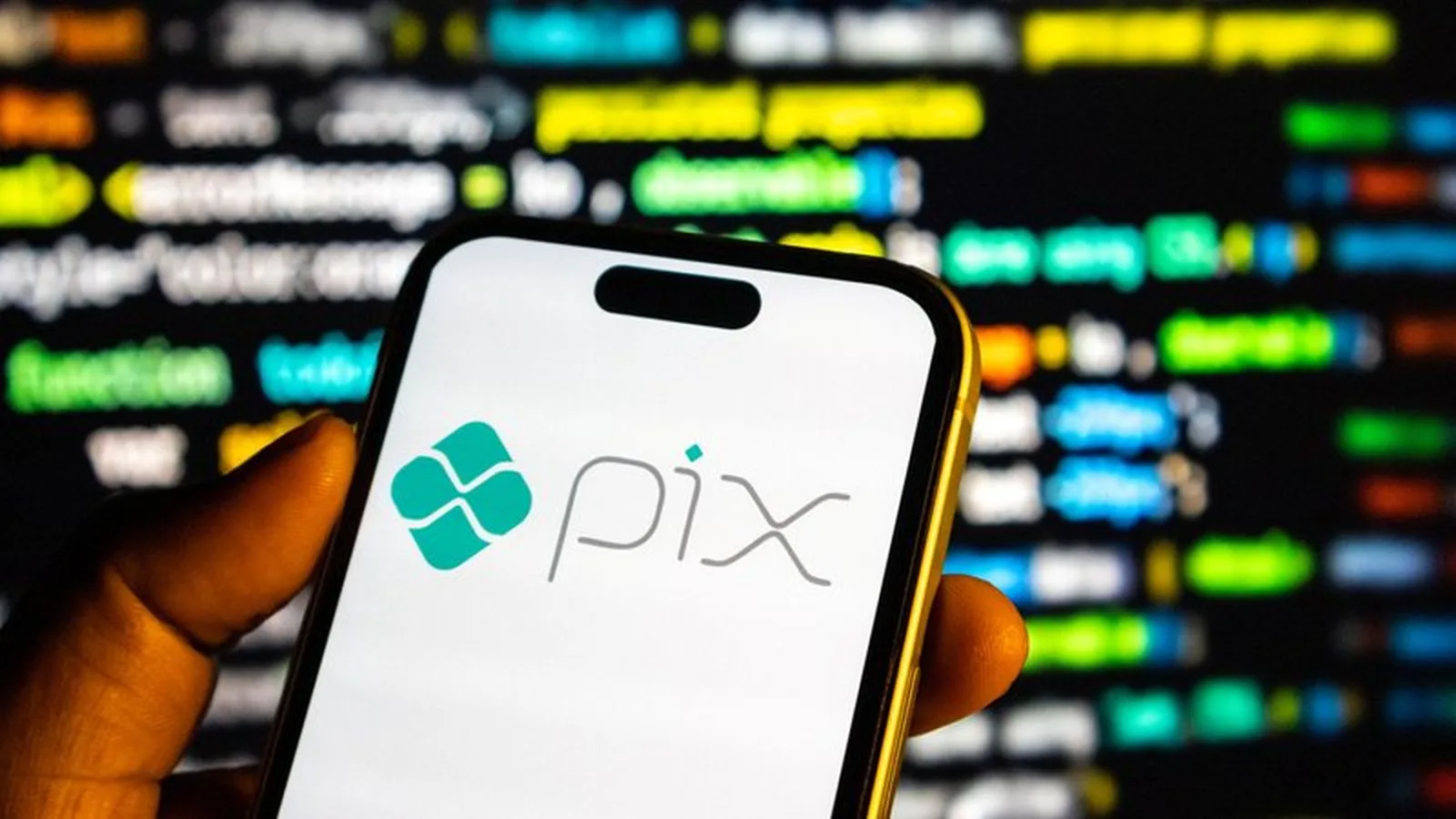 Presidente do BC rebate fake news sobre Pix e alerta para endividamento