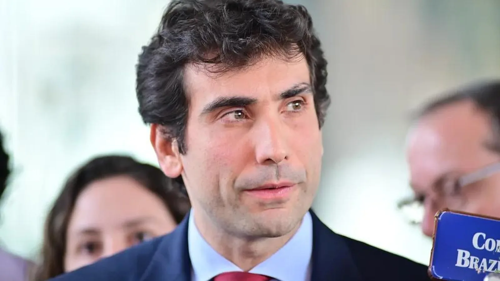 Galípolo alerta para riscos do endividamento das famílias impulsionado por crédito caro