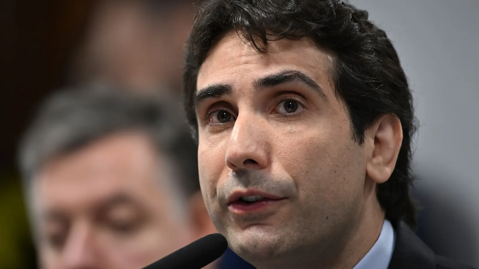 Galípolo alerta para aumento do endividamento com estímulo ao crédito e ao consumo