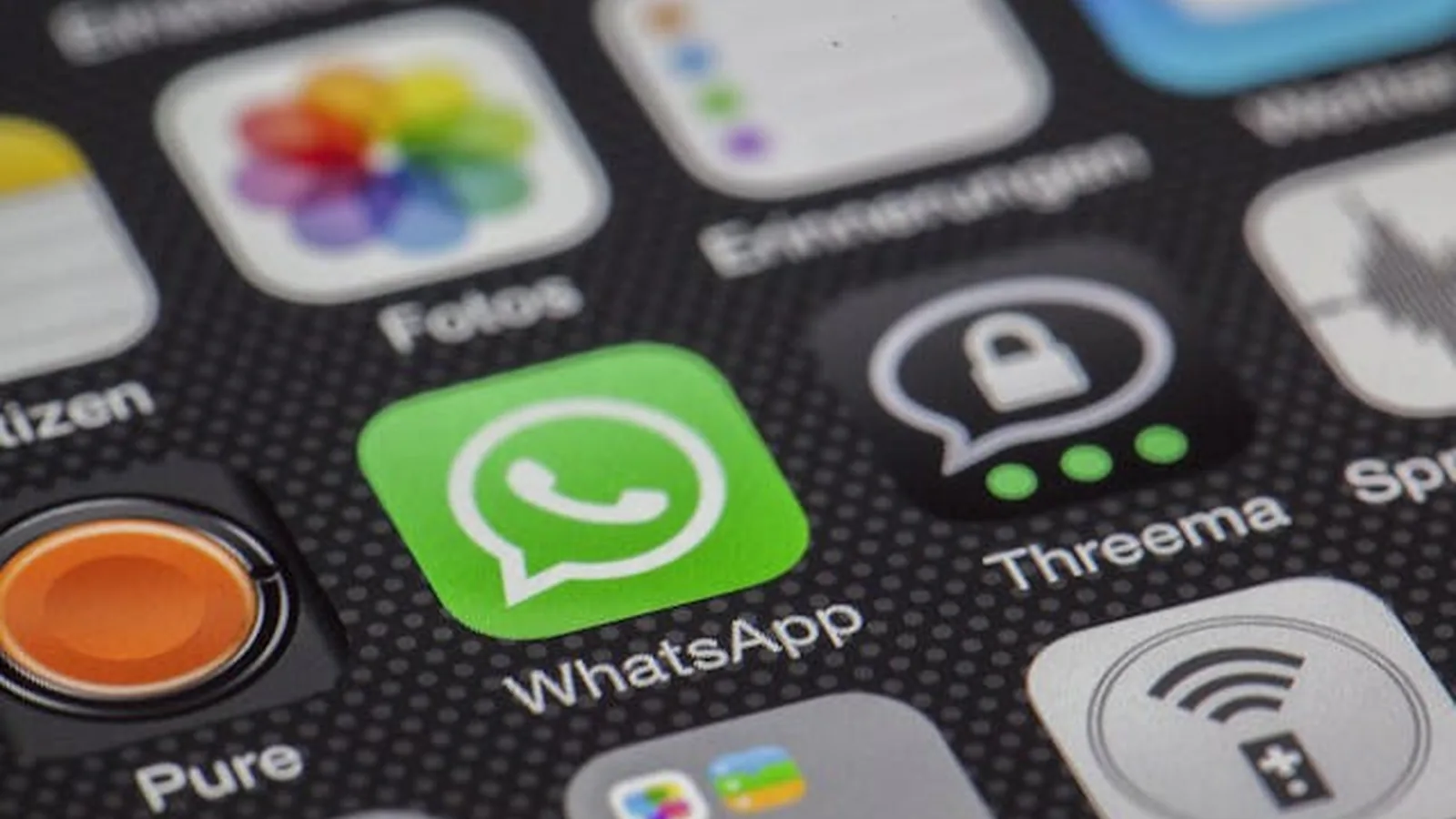WhatsApp notifica clientes e passará a cobrar taxa por mensagens enviadas