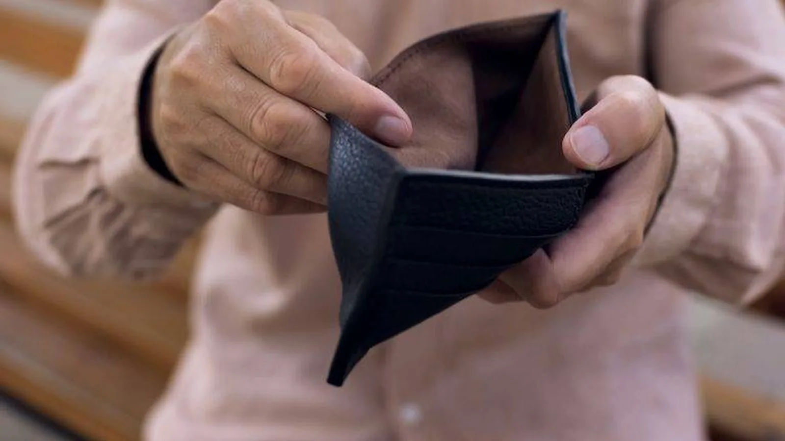 Projeto cria regras para proteger trabalhadores contra superendividamento e assédio financeiro
