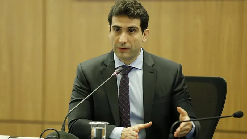 Crédito e endividamento: Galípolo alerta para contradição no debate sobre concessões bancárias