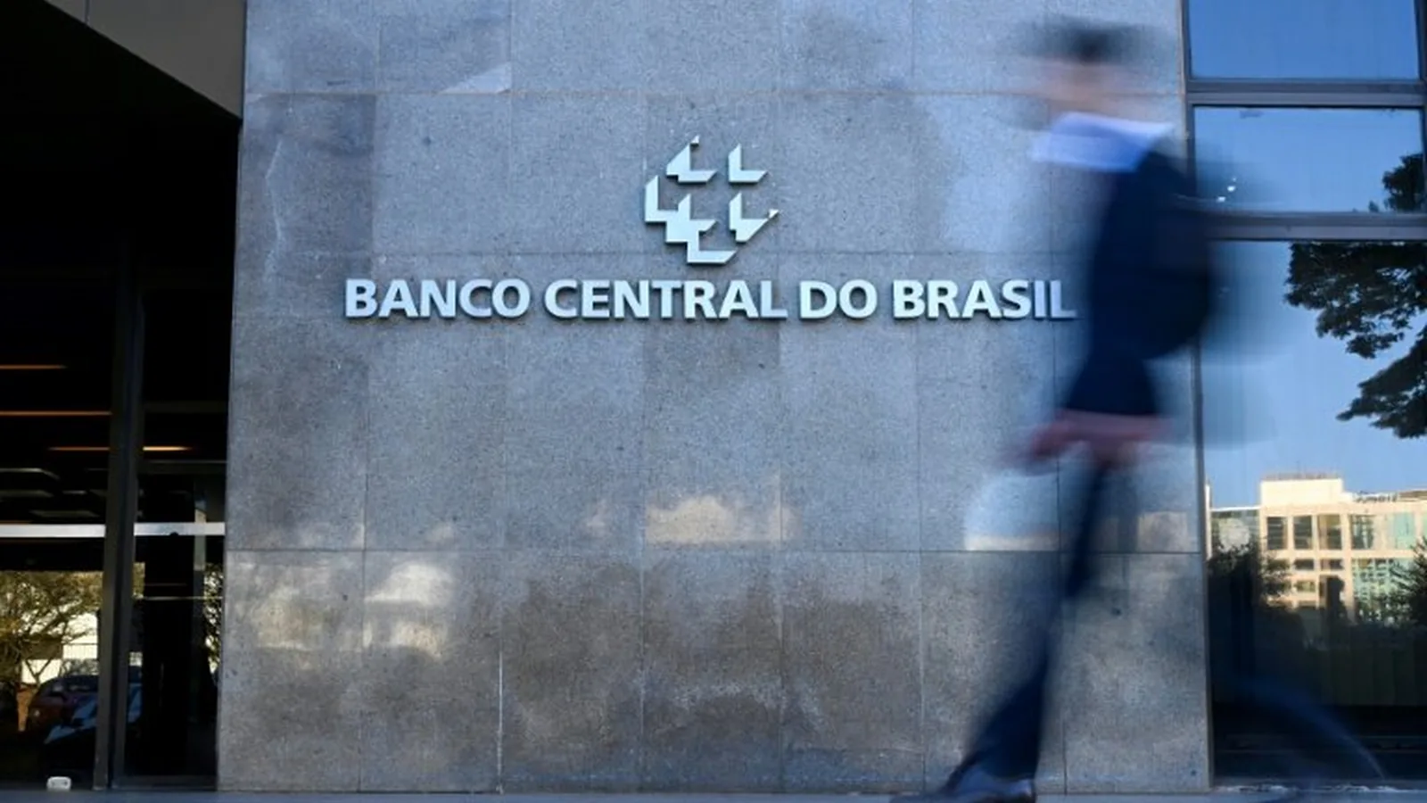 Risco de recessão no Brasil em 2027: Por que o mercado acendeu o sinal de alerta