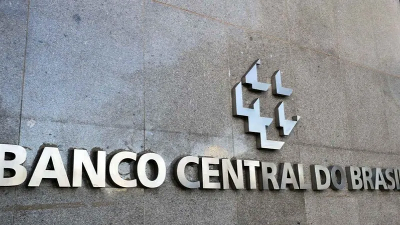 Banco Central prepara medidas após dívida das famílias encostar em recorde