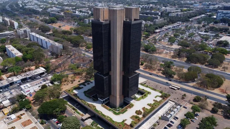 Banco Central diz que prepara medida para mitigar risco de crédito em meio à endividamento recorde