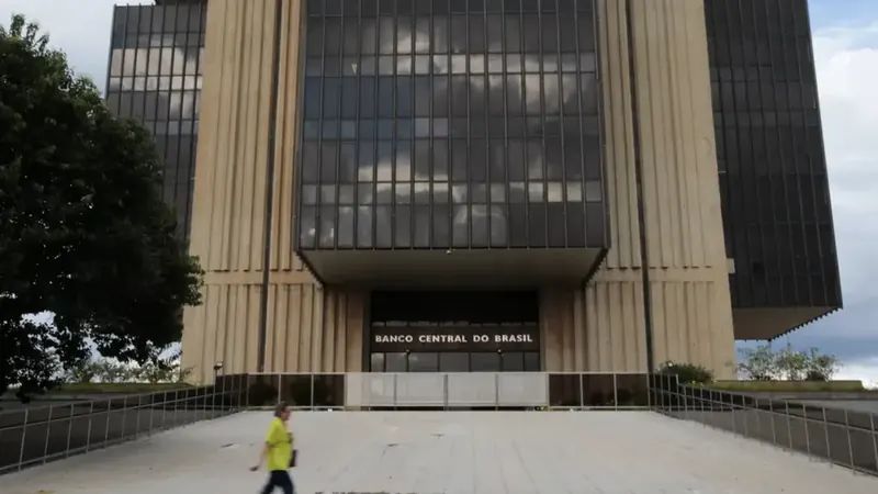 Inadimplência das famílias bate recorde em julho, aponta Banco Central