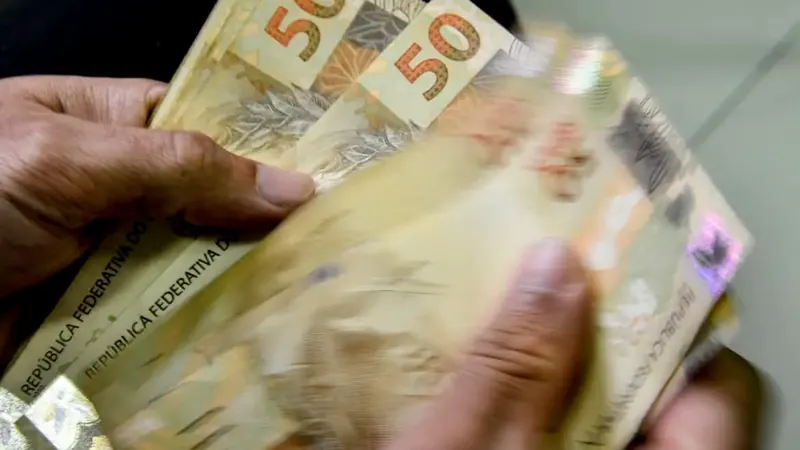 Endividamento das famílias segue em 49,8% em junho, revela BC