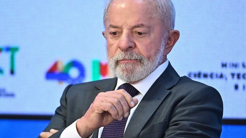 Inadimplência dispara no Brasil e acende alerta para campanha de Lula pela reeleição