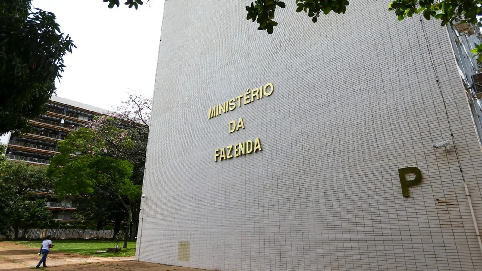 Piora na dívida: emissão de títulos atrelados aos juros dispara no atual governo Lula