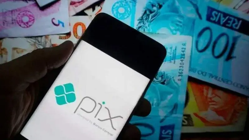 Pix ganha espaço no consumo e desafia os cartões no varejo