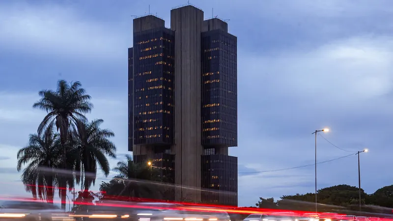 Banco Central prepara medidas para conter o endividamento das famílias