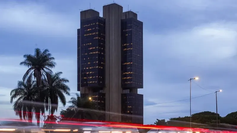 Endividamento elevado preocupa Banco Central, que diz "preparar medidas"