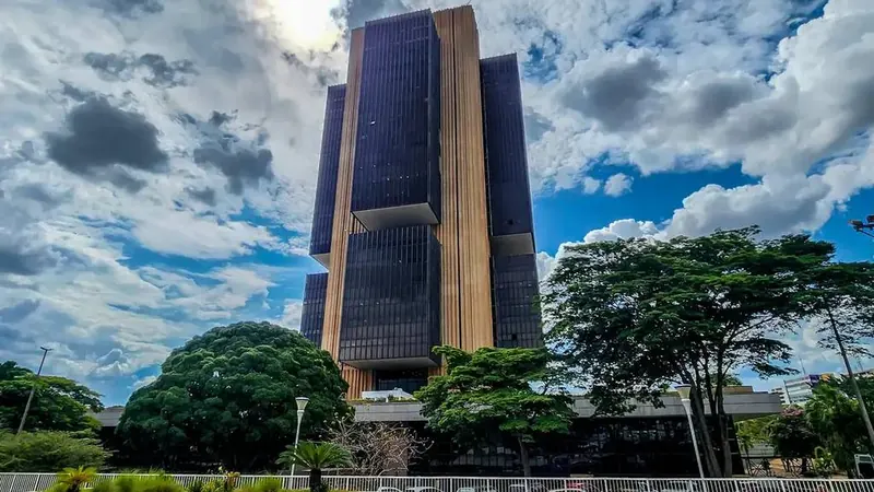 BC aponta endividamento das famílias em nível histórico e prepara medidas para crédito
