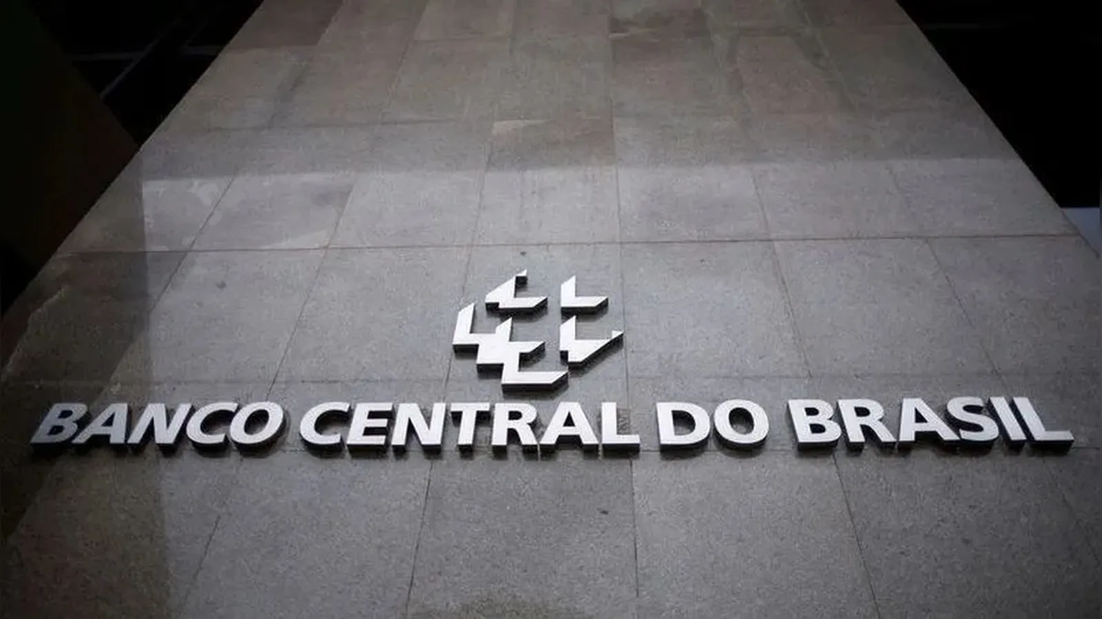BC desenha medidas para conter riscos de crédito com endividamento das famílias