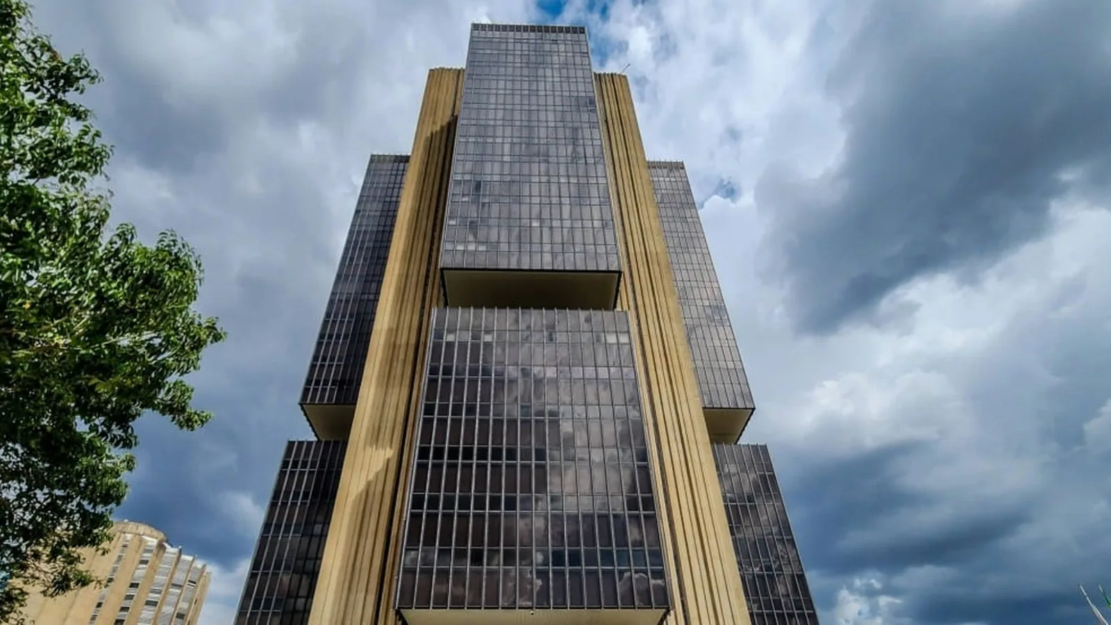Banco Central liquida duas DTVMs ligadas ao Banco Master