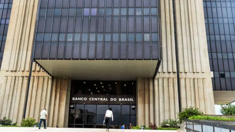 Inadimplência do crédito livre sobe para 6,2% em maio e pressiona concessões