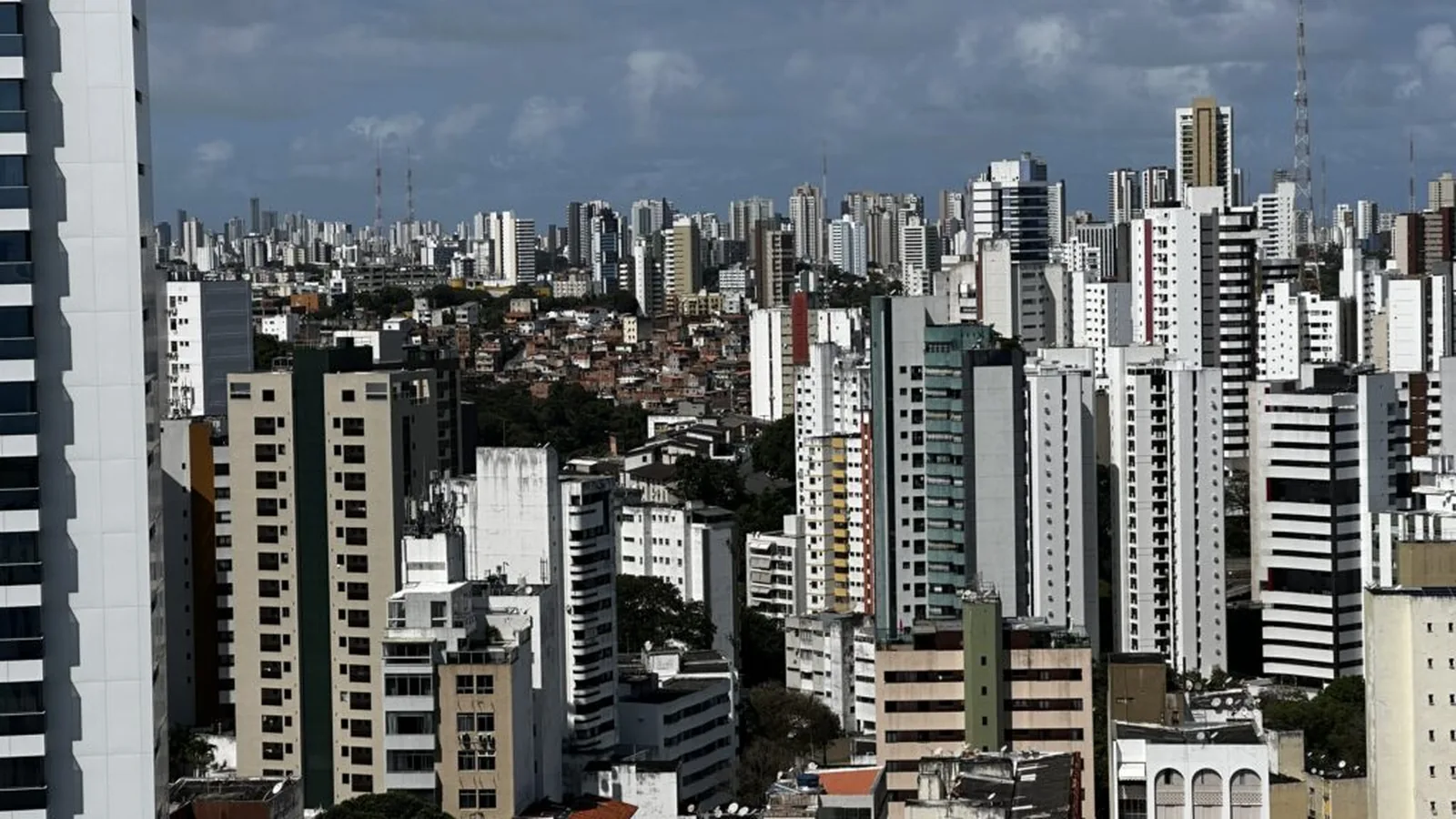 Inadimplência de aluguel diminui, mas continua elevada em imóveis comerciais
