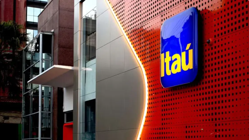 Consumo das famílias perde força e serviços entram na desaceleração, aponta Itaú