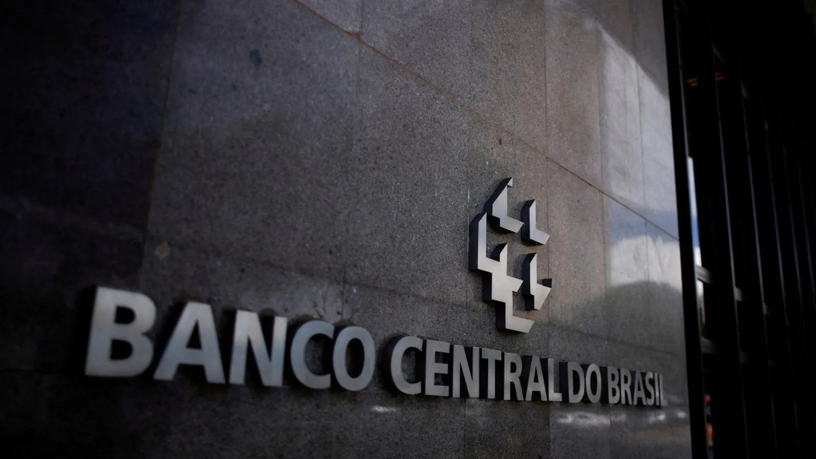 Com Selic a 14%, despesas financeiras das empresas saltam 12% no 2º trimestre e somam R$ 99 bilhões