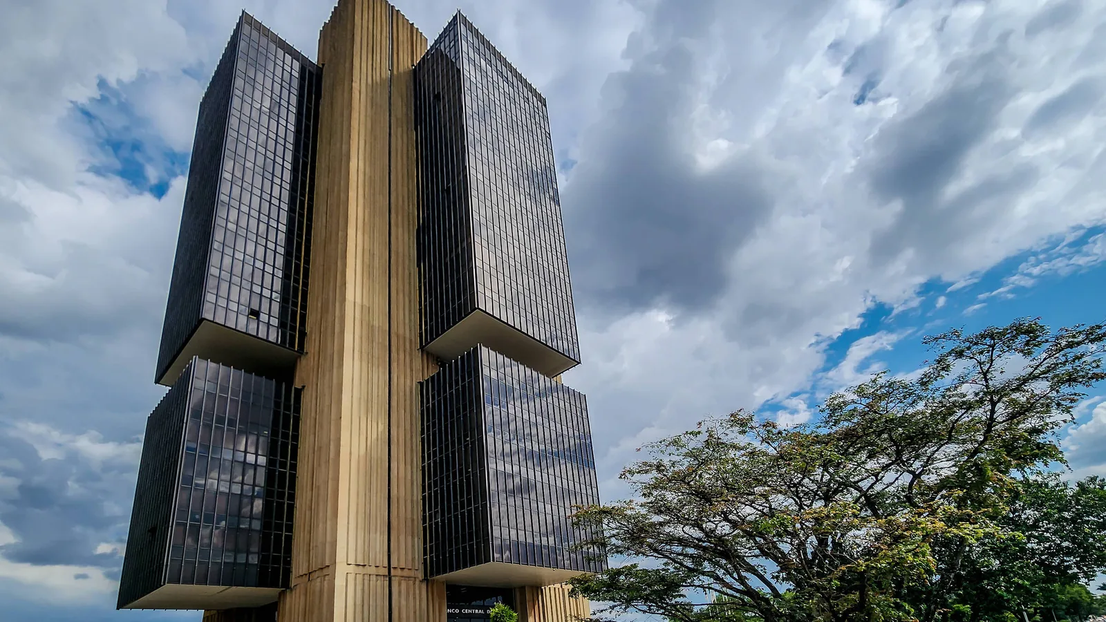 Banco Central prepara normas para coibir abusos na oferta digital de crédito