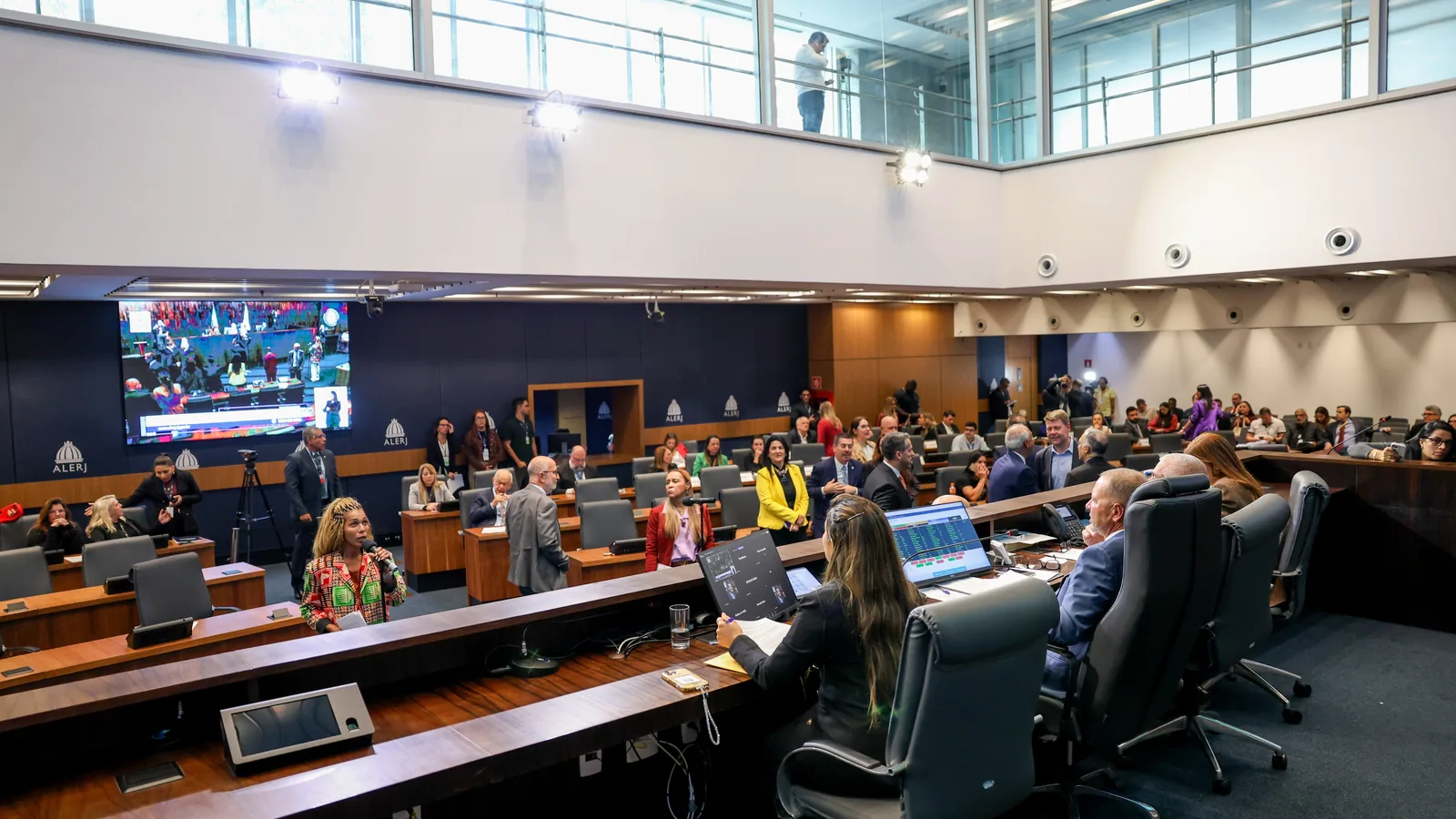 Alerj aprova projeto que suspende descontos do Credcesta, ligado ao Master, na folha de servidores