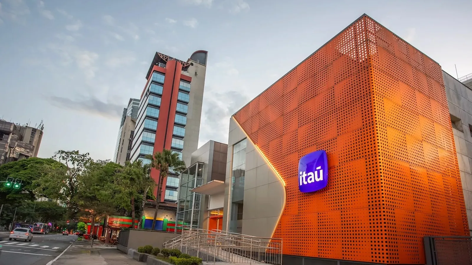 Itaú (ITUB4) passa a oferecer consignado privado pelo aplicativo; veja como funciona