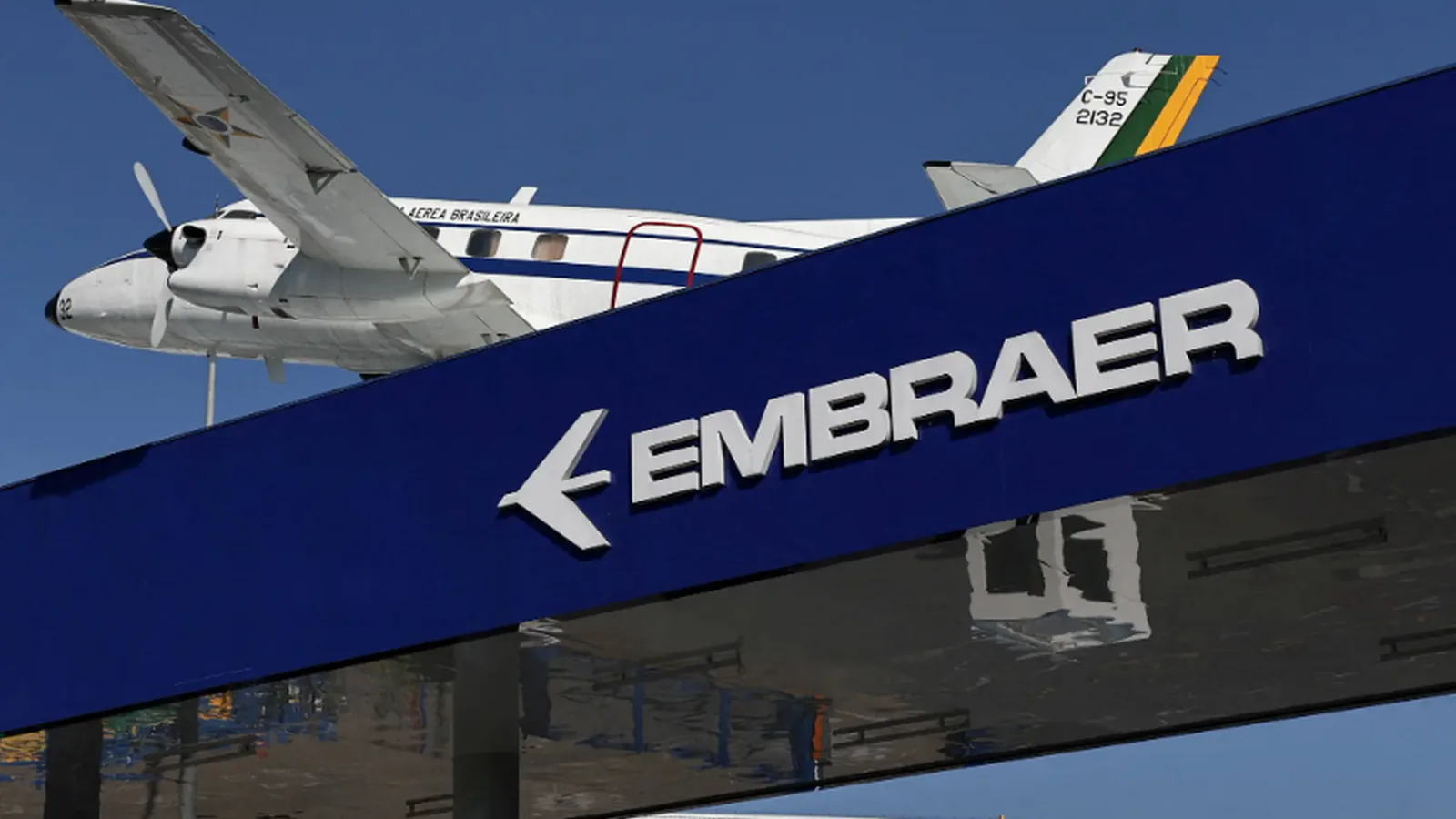 Embraer (EMBJ3) ganha selo de grau de investimento e Fitch destaca força do caixa
