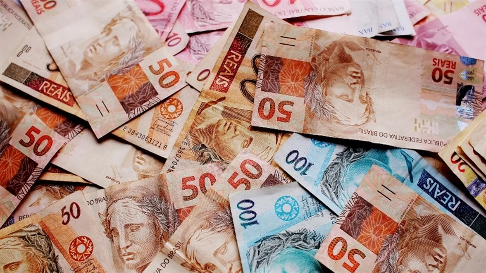 Política monetária pesa mais no crédito à pessoa física