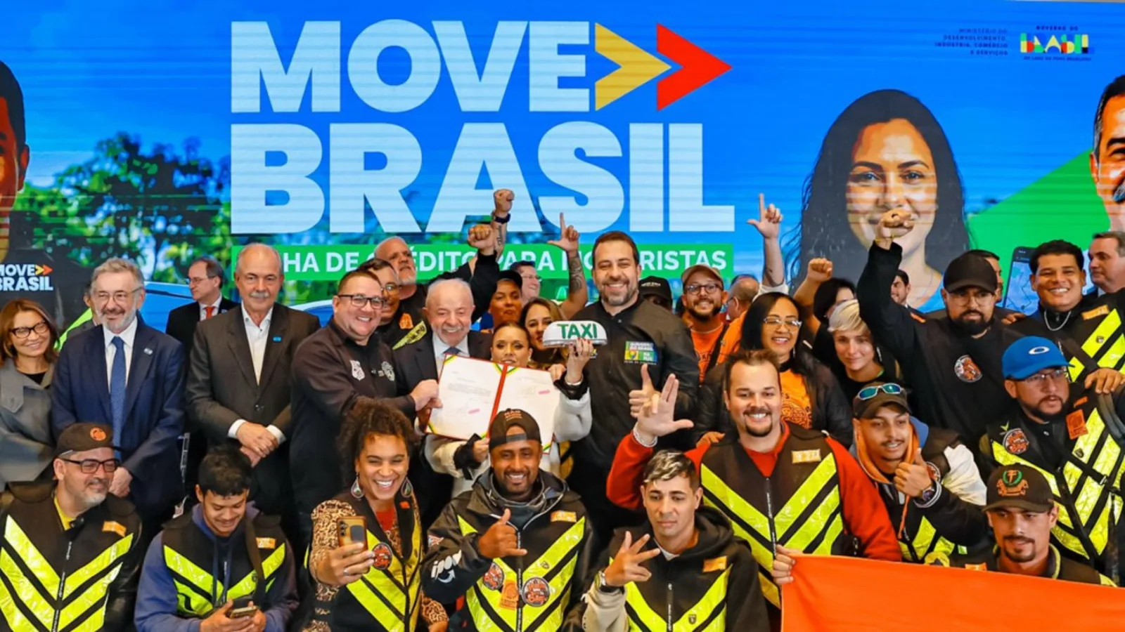 Lula sanciona Move Brasil, que amplia crédito para motoristas e entregadores de aplicativos