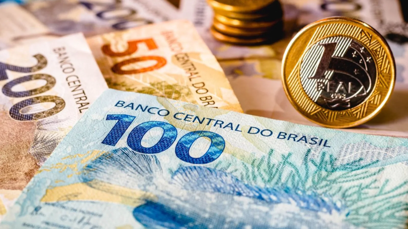 Bank of America projeta juros a 13,25% em 2026 após inflação brasileira recuar