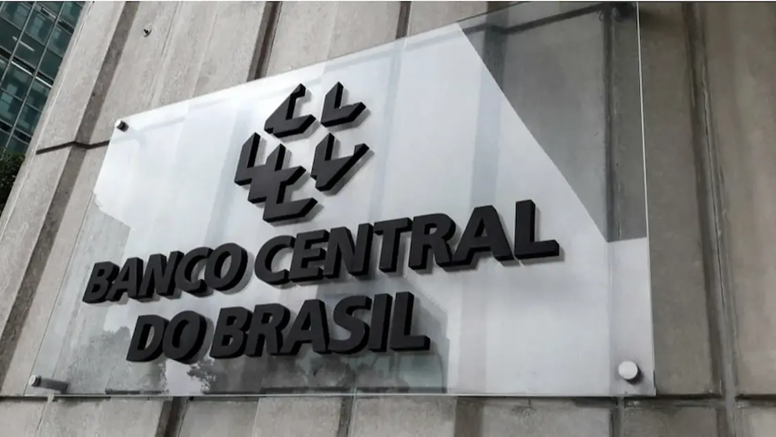 Focus reduz IPCA de 2026 para 4,90%, mas inflação em 12 meses sobe pela sexta semana seguida