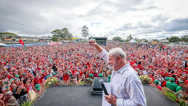 Demanda por crédito subiu até 38% em faixa de renda que daria vitória a Lula