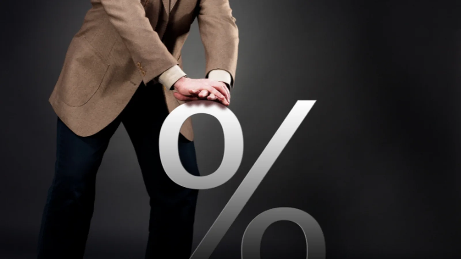 Selic cai para 13,75%, mas crédito caro ainda desafia comércio