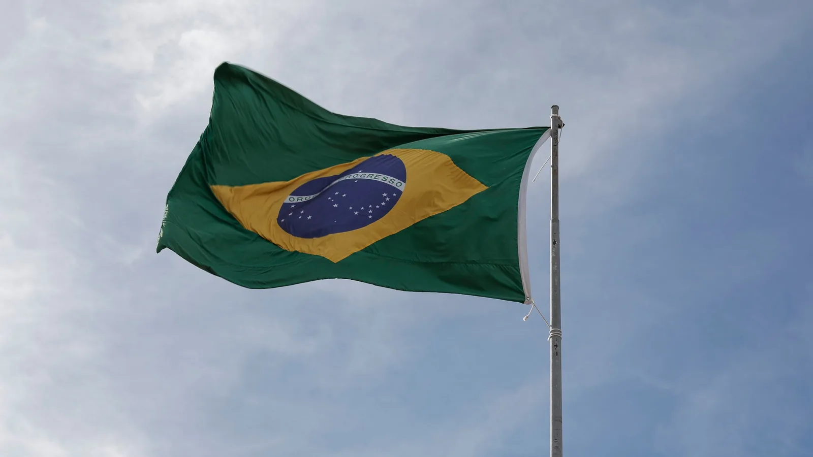 Brasil mantém maior juro real do mundo, diz pesquisa