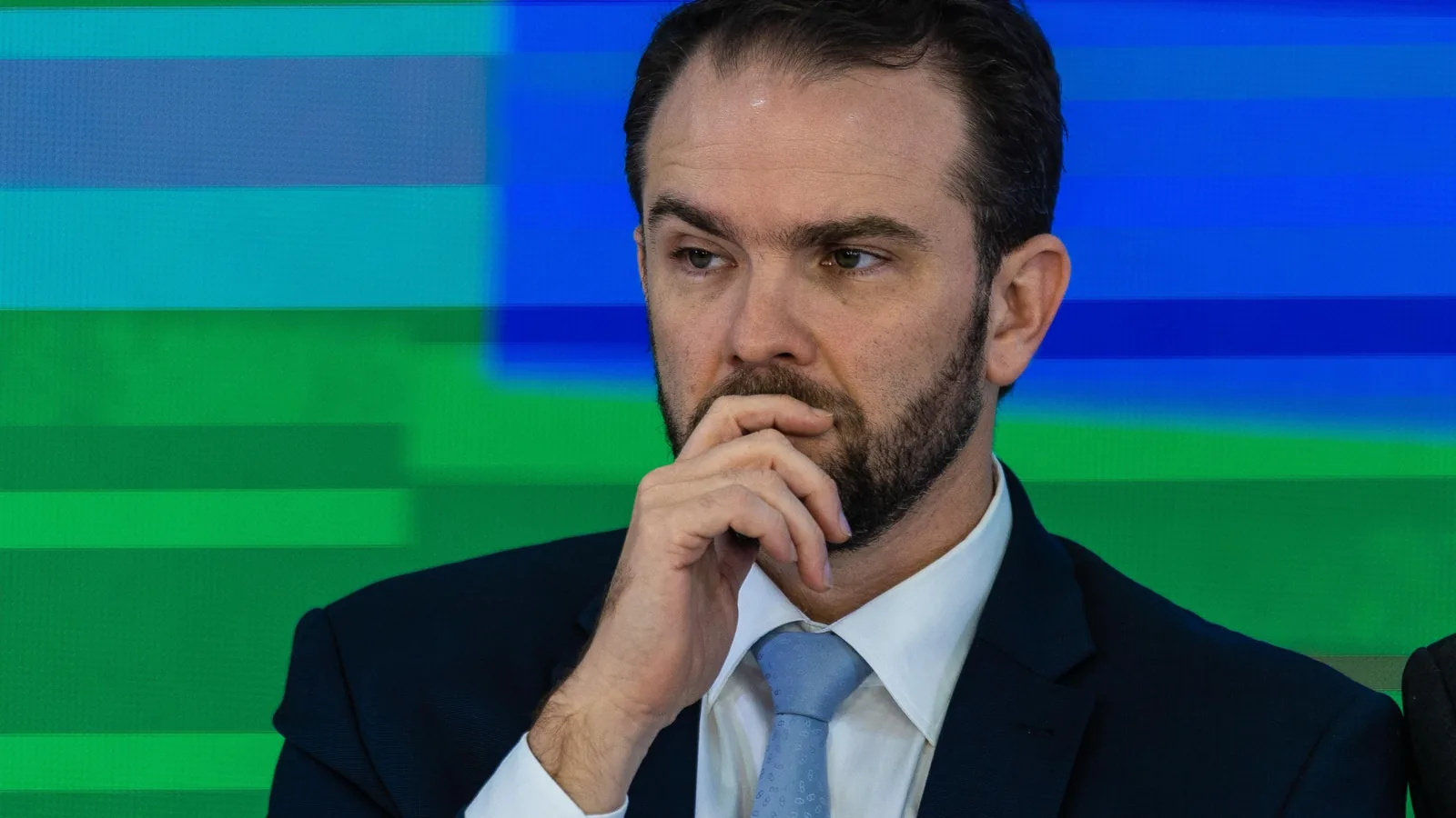 Fazenda estuda novo programa para reduzir endividamento das famílias